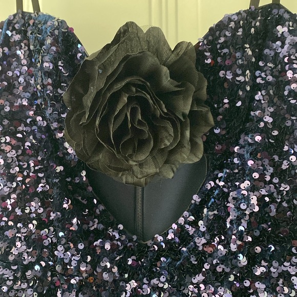 HELSI Sol Sequin Cutout- GORGEOUS PARTY DRESS!! - Picture 3 of 7